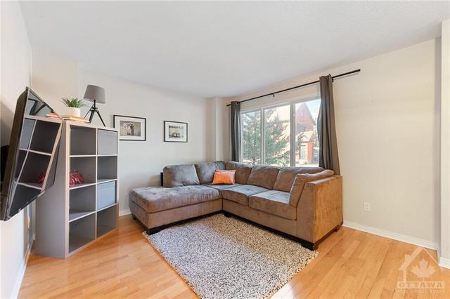 145 Dalhousie Street, Townhouse with 2 bedrooms, 3 bathrooms and 1 parking in Ottawa ON | Image 2