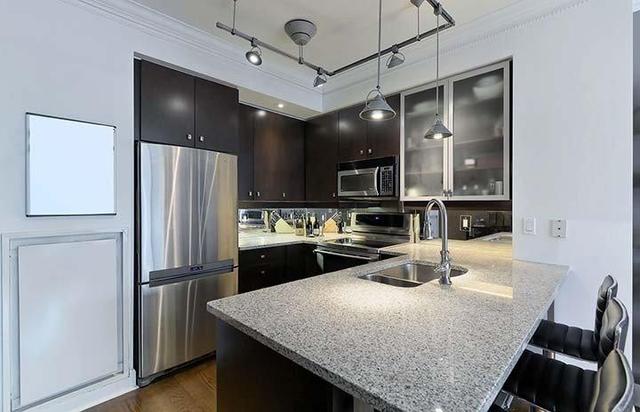 1013 - 438 King St, Condo with 1 bedrooms, 2 bathrooms and 1 parking in Toronto ON | Image 3