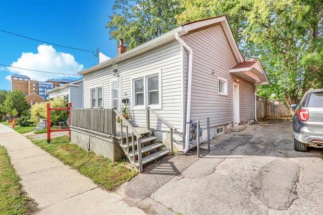main - 70 Colborne St W, House detached with 2 bedrooms, 2 bathrooms and 2 parking in Oshawa ON | Image 11