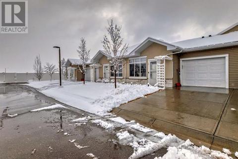 19 Sunvale Place Ne, House attached with 2 bedrooms, 2 bathrooms and 2 parking in High River AB | Card Image