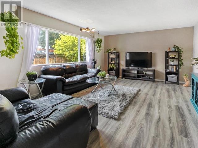 112 Conrad Crescent, House detached with 4 bedrooms, 2 bathrooms and null parking in Cariboo E BC | Image 5