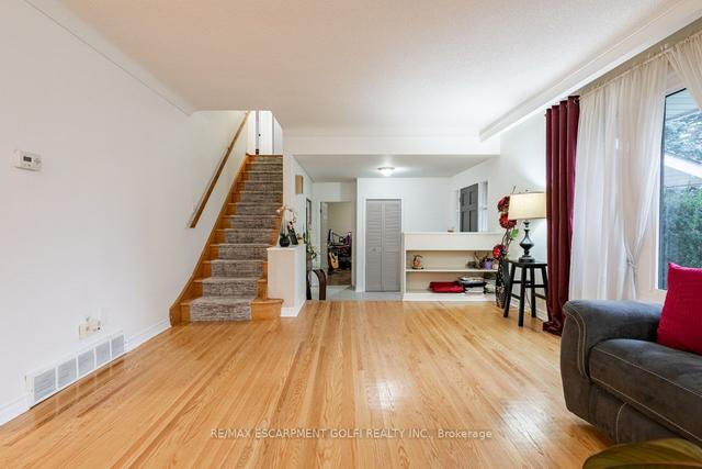 4 Tanner Circ, House detached with 4 bedrooms, 3 bathrooms and 8 parking in St. Catharines ON | Image 8