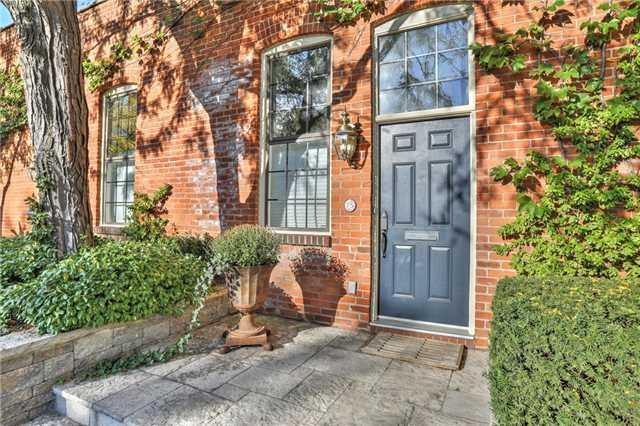 75 Forsythe St, House attached with 3 bedrooms, 3 bathrooms and 4 parking in Oakville ON | Image 1