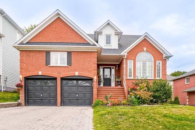 704 Sandcastle Crt, House detached with 5 bedrooms, 4 bathrooms and 6 parking in Pickering ON | Image 1