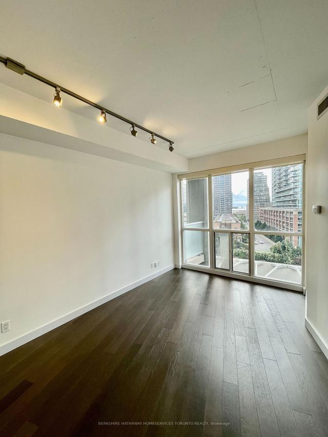 821 - 1 Shaw St, Condo with 1 bedrooms, 1 bathrooms and 0 parking in Toronto ON | Image 32