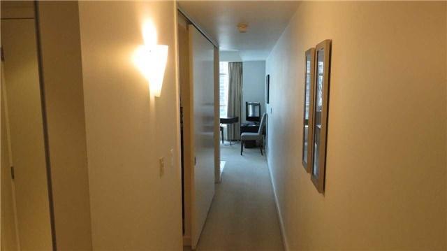 525 - 36 Blue Jays Way, Condo with 1 bedrooms, 1 bathrooms and 1 parking in Toronto ON | Image 7
