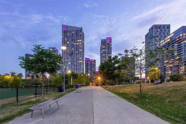 3211 - 19 Bathurst St, Condo with 3 bedrooms, 2 bathrooms and 0 parking in Toronto ON | Image 16