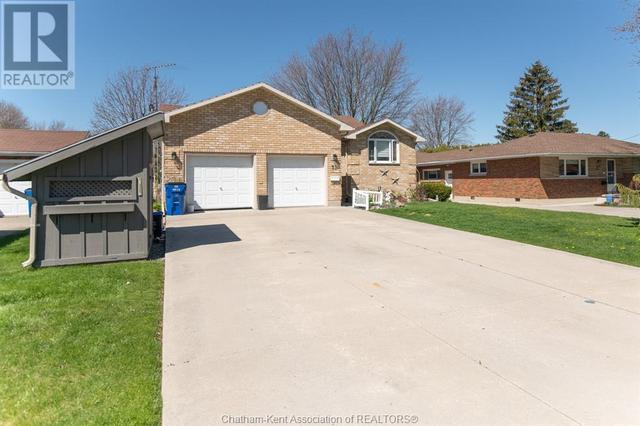 51 Pine Drive, House detached with 4 bedrooms, 2 bathrooms and null parking in Chatham Kent ON | Image 2