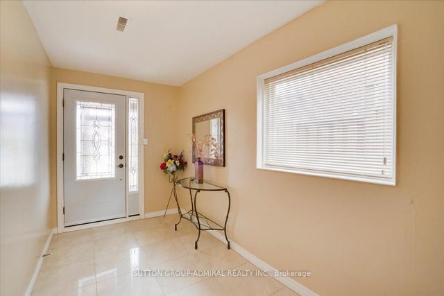 39 Keyworth Tr, House attached with 3 bedrooms, 3 bathrooms and 3 parking in Toronto ON | Image 23