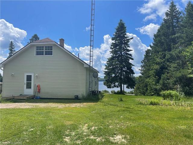 2442 Highway 520, House detached with 4 bedrooms, 2 bathrooms and 10 parking in Magnetawan ON | Image 9