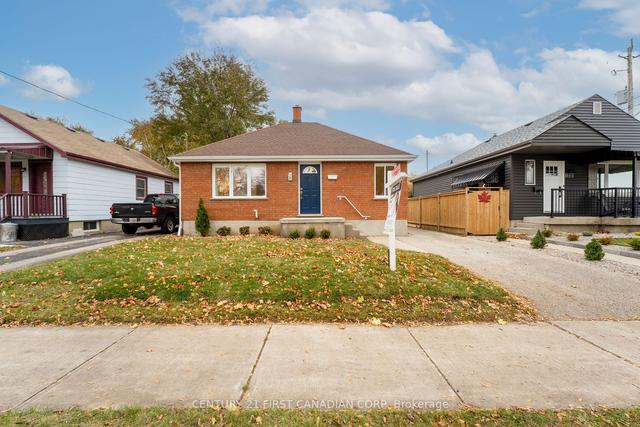 1223 Langmuir Ave, House detached with 3 bedrooms, 1 bathrooms and 2 parking in London ON | Image 1