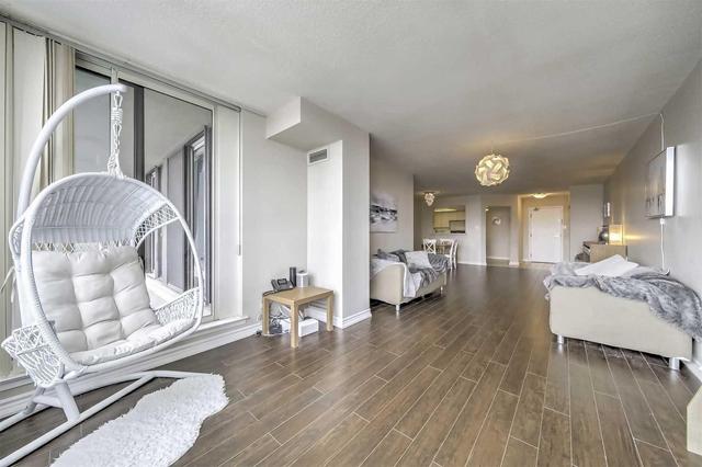 813 - 22 Clarissa Dr, Condo with 2 bedrooms, 2 bathrooms and 1 parking in Richmond Hill ON | Image 4