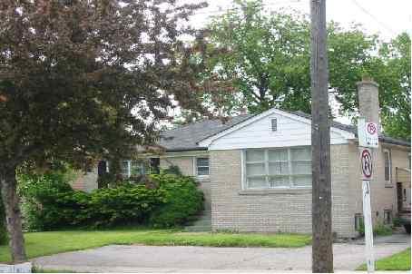 77 Bishop Ave, House detached with 3 bedrooms, 2 bathrooms and 2 parking in Toronto ON | Image 1