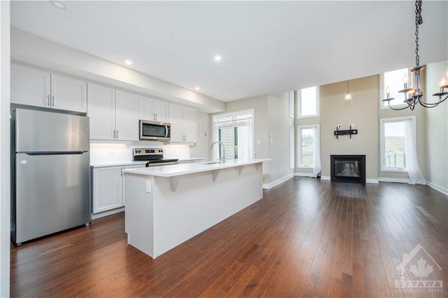 169 Longworth Avenue, Townhouse with 3 bedrooms, 3 bathrooms and 2 parking in Ottawa ON | Image 4