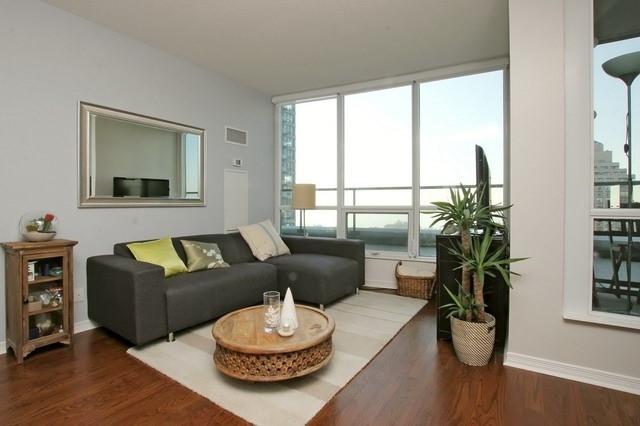 2401 - 15 Legion Rd, Condo with 3 bedrooms, 2 bathrooms and 1 parking in Toronto ON | Image 10