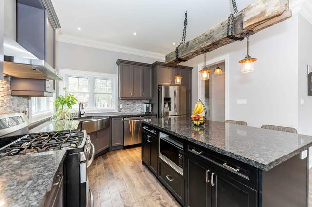 1865 Penetanguishene Rd, House detached with 4 bedrooms, 2 bathrooms and 6 parking in Oro Medonte ON | Image 2