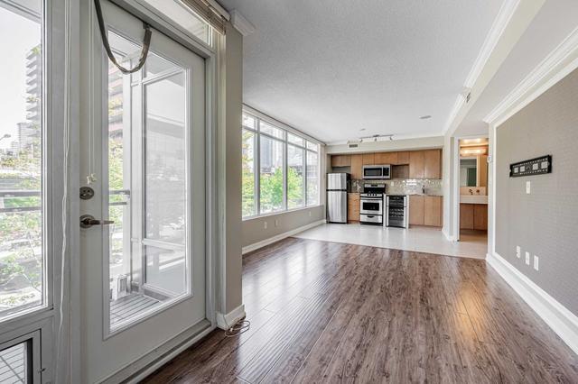 0310 - 15 Brunel Crt, Condo with 1 bedrooms, 1 bathrooms and 0 parking in Toronto ON | Image 2