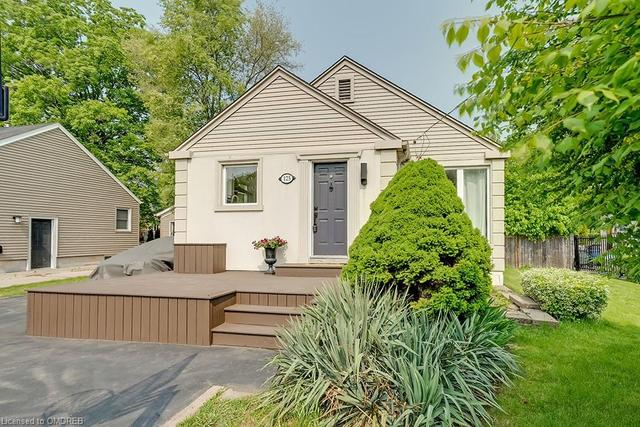 125 Elmwood Road, House detached with 2 bedrooms, 2 bathrooms and 4 parking in Oakville ON | Image 1