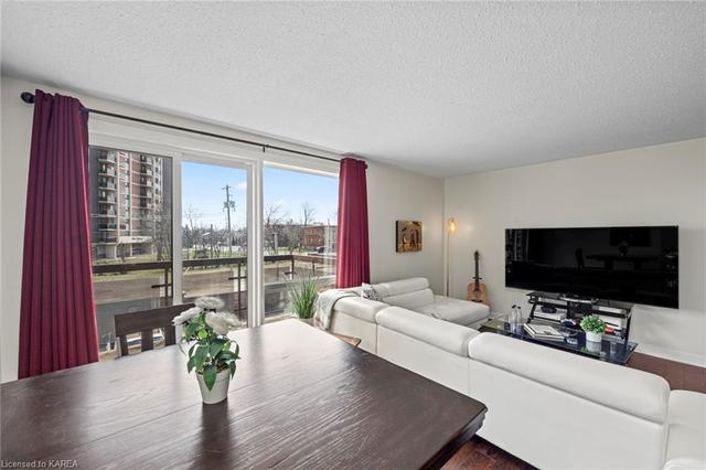 203 - 315 Regent Street, House attached with 2 bedrooms, 1 bathrooms and 1 parking in Kingston ON | Image 15
