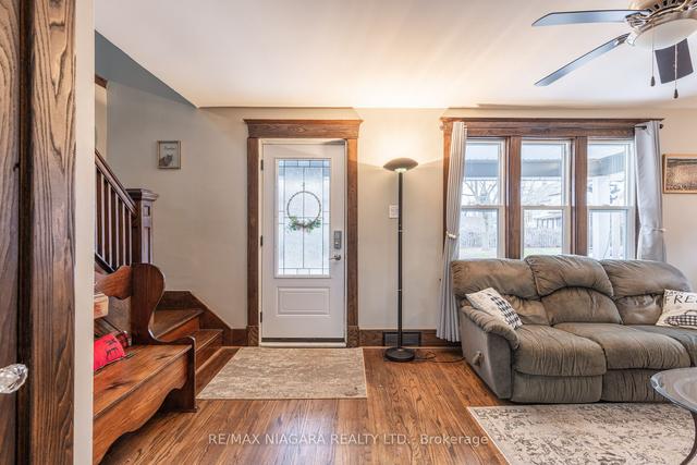 4995 Fourth Ave, House detached with 3 bedrooms, 1 bathrooms and 4 parking in Niagara Falls ON | Image 5