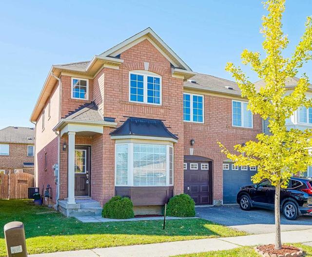 846 Luxton Dr, House semidetached with 4 bedrooms, 3 bathrooms and 2 parking in Milton ON | Image 1