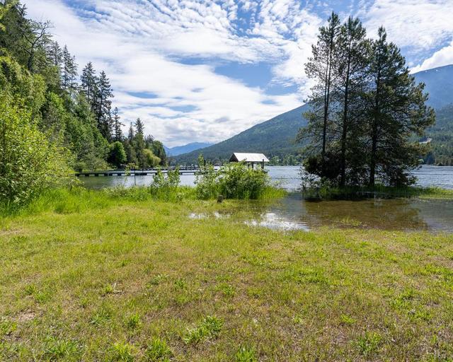 7484 Highway 3a, House detached with 4 bedrooms, 3 bathrooms and null parking in Central Kootenay E BC | Image 58