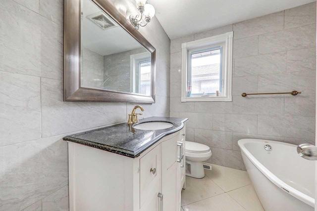 7 Hathway Dr, House detached with 3 bedrooms, 2 bathrooms and 2 parking in Toronto ON | Image 14