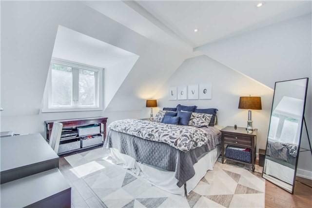 Upper - 229 Howland Ave, House semidetached with 3 bedrooms, 2 bathrooms and null parking in Toronto ON | Image 13