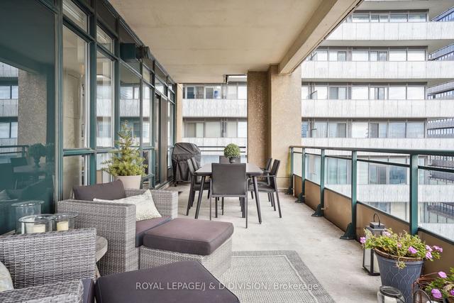 3002 - 35 Hayden St, Condo with 2 bedrooms, 3 bathrooms and 1 parking in Toronto ON | Image 10