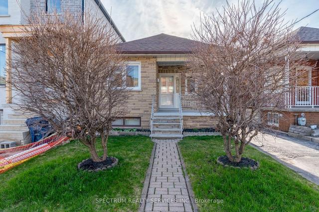 132 Kirknewton Rd, House detached with 3 bedrooms, 2 bathrooms and 2 parking in Toronto ON | Image 1