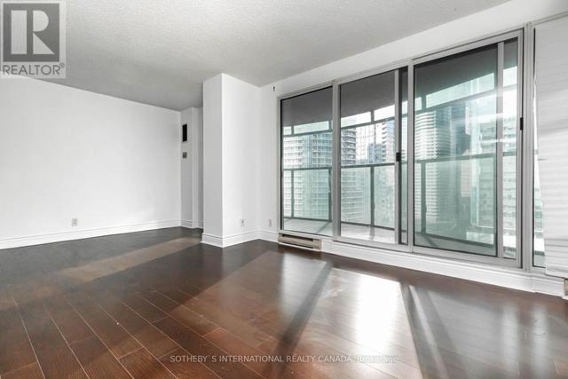 1801 - 77 Harbour Sq, Condo with 1 bedrooms, 1 bathrooms and 1 parking in Toronto ON | Image 3