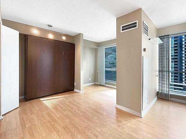 1102 - 10 Queens Quay W, Condo with 1 bedrooms, 1 bathrooms and 0 parking in Toronto ON | Image 4
