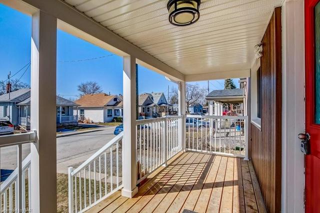 13 Herrick Avenue, House detached with 3 bedrooms, 2 bathrooms and 1 parking in St. Catharines ON | Image 4