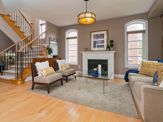 Th 4 - 581 Scarlett Rd, Townhouse with 3 bedrooms, 4 bathrooms and 2 parking in Toronto ON | Image 3