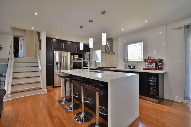 83 West 25th St, House detached with 3 bedrooms, 3 bathrooms and 3 parking in Hamilton ON | Image 3