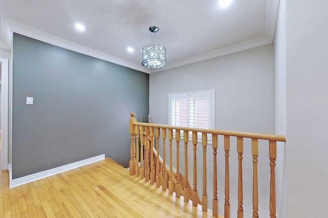92 Laval St, House attached with 3 bedrooms, 4 bathrooms and 4 parking in Vaughan ON | Image 9