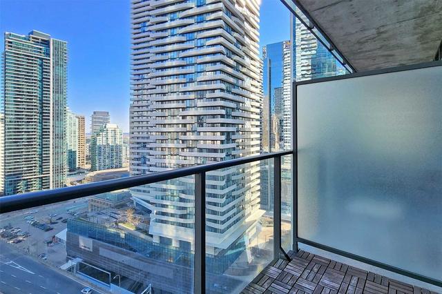 2005 - 55 Bremner Blvd, Condo with 1 bedrooms, 1 bathrooms and 0 parking in Toronto ON | Image 2