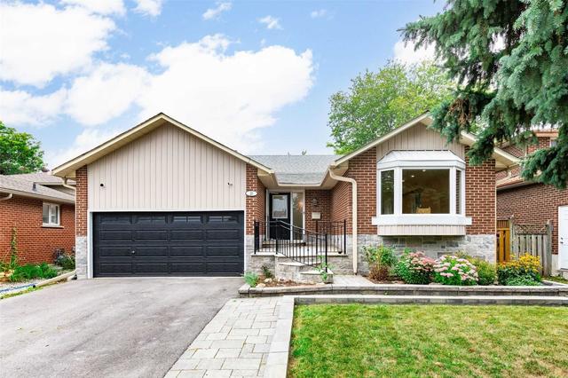 20 Portland Cres, House detached with 4 bedrooms, 3 bathrooms and 6 parking in Newmarket ON | Image 12