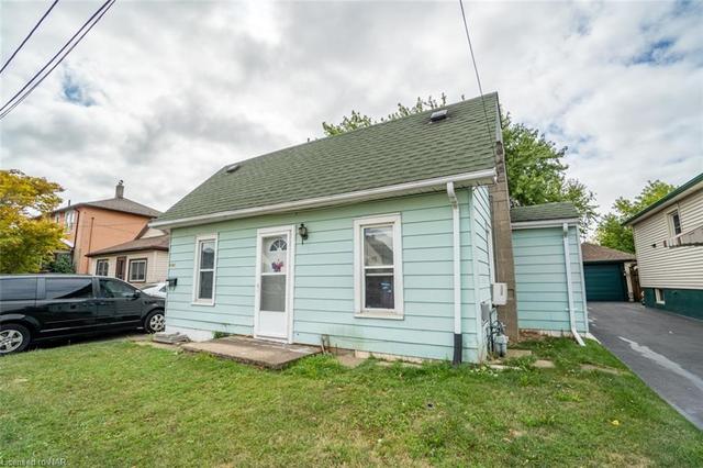 4103 Dyson Avenue, House detached with 2 bedrooms, 1 bathrooms and 2 parking in Niagara Falls ON | Image 1