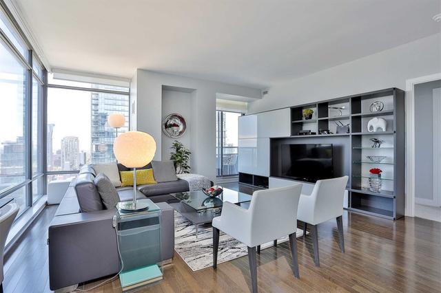 2603 - 18 Yorkville Ave, Condo with 2 bedrooms, 2 bathrooms and 2 parking in Toronto ON | Image 5
