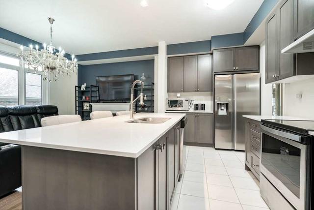 36 Hahn St, House attached with 4 bedrooms, 3 bathrooms and 3 parking in Whitby ON | Image 7