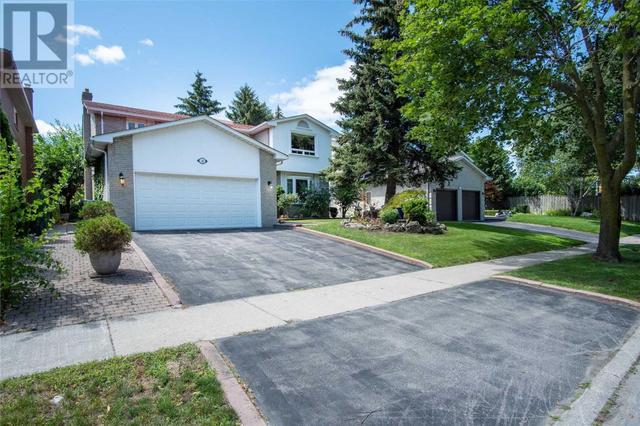56 Chipstead Rd, House detached with 4 bedrooms, 3 bathrooms and 4 parking in Toronto ON | Image 2