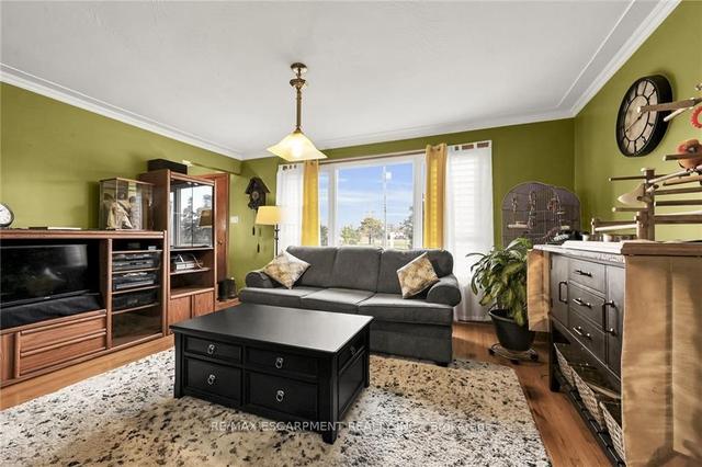 135 Nash Rd N, House detached with 3 bedrooms, 2 bathrooms and 5 parking in Hamilton ON | Image 38