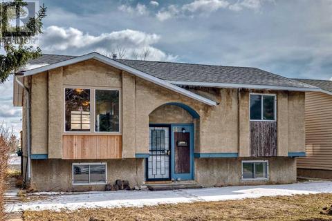 147 Rundlecairn Road Ne, House detached with 5 bedrooms, 2 bathrooms and null parking in Calgary AB | Card Image