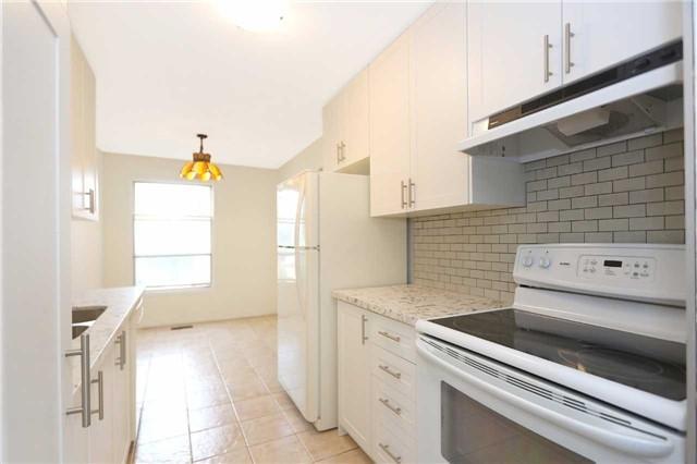 86 Pale Moon Cres, House attached with 3 bedrooms, 2 bathrooms and 1 parking in Toronto ON | Image 7