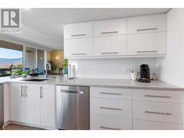 203 - 86 Lakeshore Drive, Condo with 2 bedrooms, 2 bathrooms and 2 parking in Penticton BC | Image 4