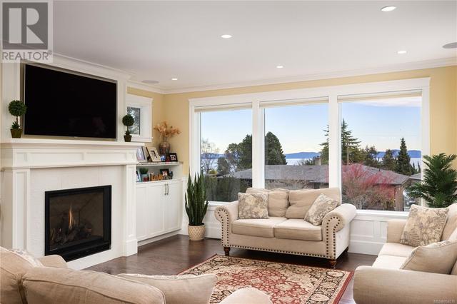 4924 Winterburn Pl, House detached with 8 bedrooms, 6 bathrooms and 5 parking in Saanich BC | Image 17