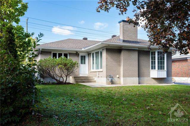 2036 Dorval Avenue, House detached with 3 bedrooms, 2 bathrooms and 4 parking in Ottawa ON | Image 1
