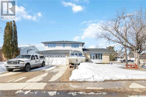 302 4th Avenue, House detached with 4 bedrooms, 3 bathrooms and null parking in Langham SK | Card Image