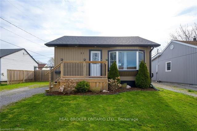 51 Bishop Rd, House detached with 2 bedrooms, 2 bathrooms and 5 parking in Welland ON | Image 1